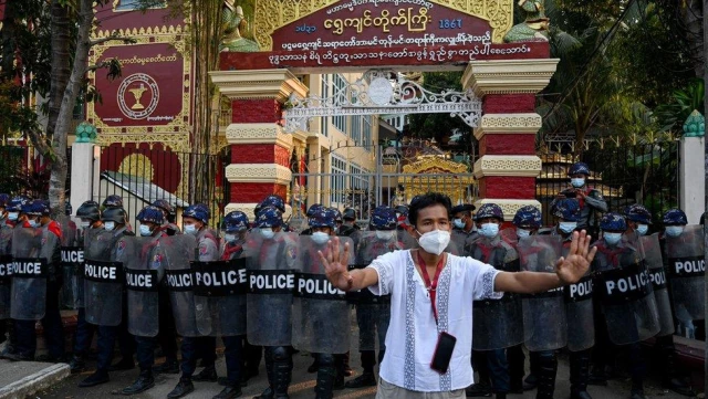 Myanmar'da darbe karşıtı protestolarda polisin vurduğu gösterici hayatını kaybetti