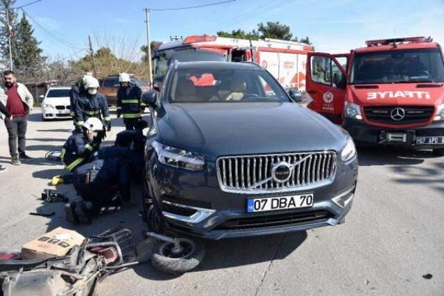 Lüks cipin altında can pazarı! Motosiklet sürücüsü yarım saat boyunca kurtarılmayı bekledi