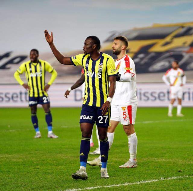 Fenerbahçe'de Thiam ve Caner oyundan çıkarılmalarına tepki gösterdi Fenerbahçe'de Thiam ve Caner oyundan çıkarılmalarına tepki gösterdi