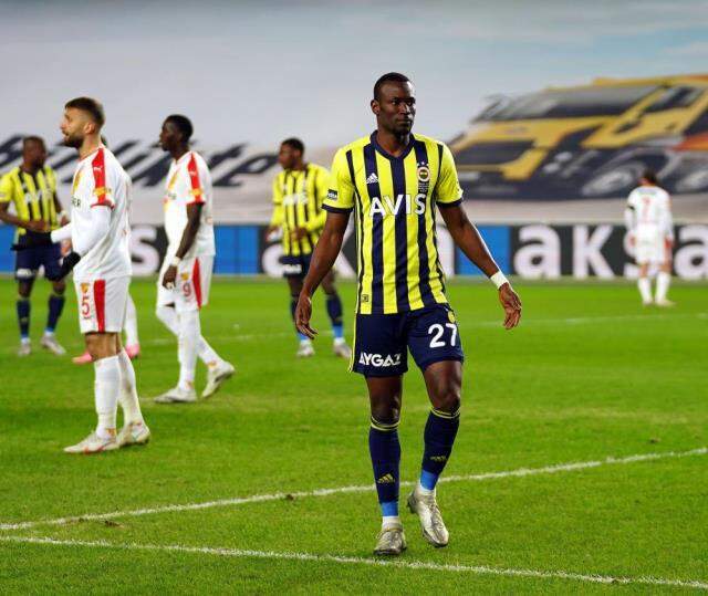 Fenerbahçe'de Thiam ve Caner oyundan çıkarılmalarına tepki gösterdi Fenerbahçe'de Thiam ve Caner oyundan çıkarılmalarına tepki gösterdi