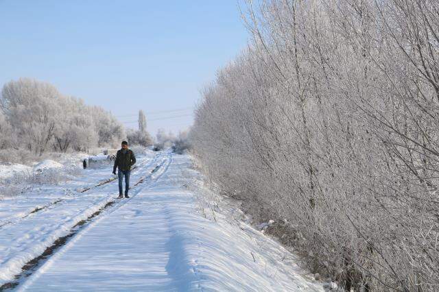 Türkiye'nin en soğuk noktasında havaya atılan su yere buz taneciği olarak düştü