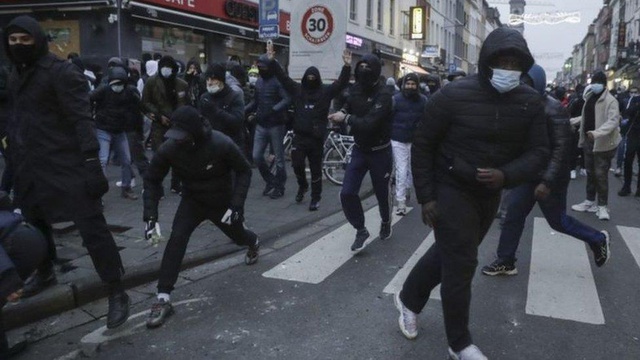 Belçika'da bir grup polisten meslektaşları hakkında suç duyurusu: 'Gözaltında kötü muamelede bulundular'