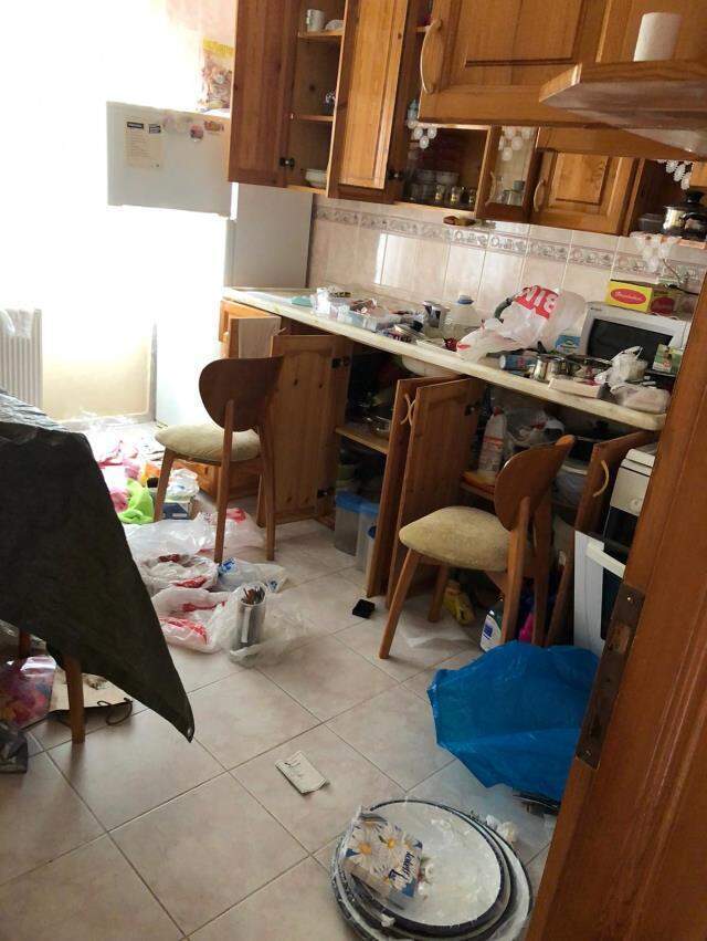 Girdiği villada uyuya kalan hırsızlık şüphelisi, vatandaşlar tarafından bağlanarak yakalandı Girdiği villada uyuya kalan hırsızlık şüphelisi, vatandaşlar tarafından bağlanarak yakalandı