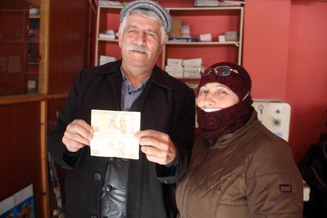 Bankamatikten çektiği hatalı basım 50 lirayı koleksiyoncular için satışa çıkardı
