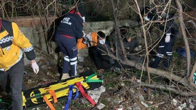 Polis kapıyı çalınca paniğe kapılıp balkondan atlayan 2 kişinin bacağı kırıldı