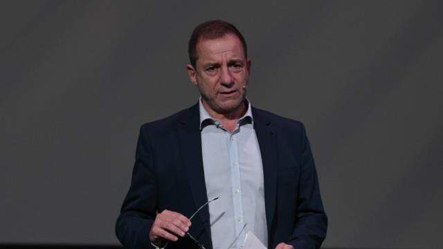 Yunan oyuncu Dimitris Lignadis, birden fazla çocuğa cinsel saldırı iddiasıyla gözaltına alındı Yunan oyuncu Dimitris Lignadis, birden fazla çocuğa cinsel saldırı iddiasıyla gözaltına alındı