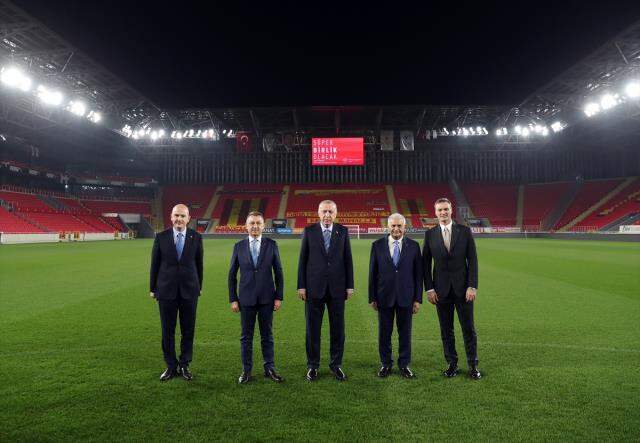 Cumhurbaşkanı Erdoğan CHP'nin kalesinde sahaya indi: Durmak yok, gollere devam