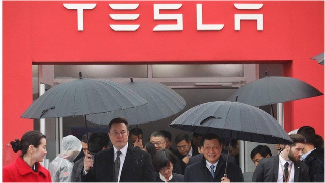 Bitcoin: Tesla hisseleri düştü, Elon Musk dünyanın en zengini unvanını kaybetti