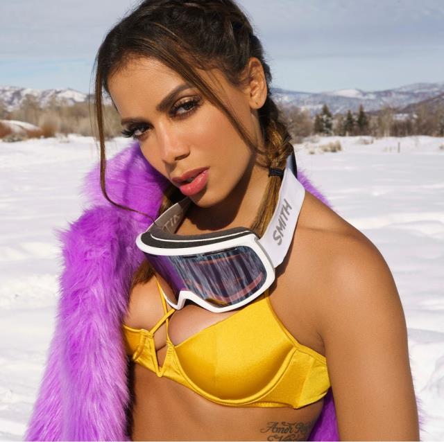 Brezilya şarkıcı Anitta'nın anüsüne yaptırdığı dövme görüntüleri internete sızdı