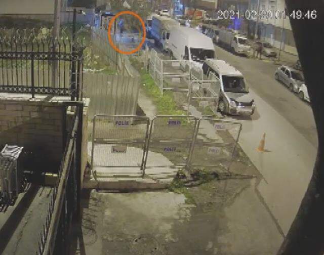 Ağaca tırmanıp tabur komutanlığını gözetleyen terörist kendini böyle savundu: Köpekten kaçıyordum Ağaca tırmanıp tabur komutanlığını gözetleyen terörist kendini böyle savundu: Köpekten kaçıyordum