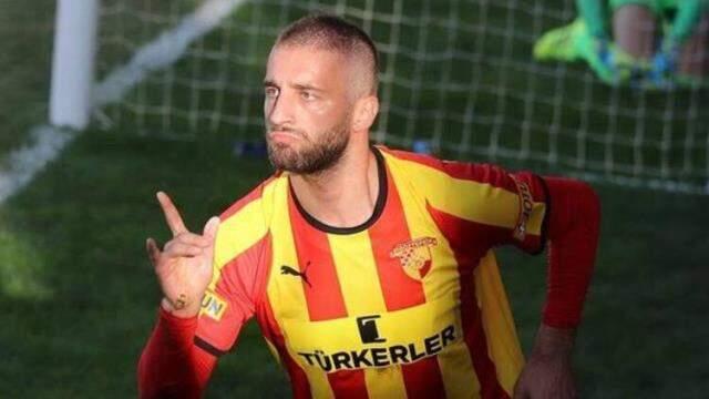 Galatasaray'da savunmaya yeni aday Alpaslan Öztürk