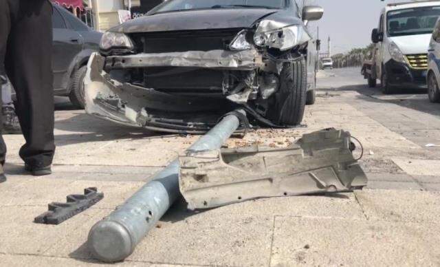 Kadın sürücü fren yerine gaza bastı, 3 kişiye çarptı! O anlar kamerada Kadın sürücü fren yerine gaza bastı, 3 kişiye çarptı! O anlar kamerada