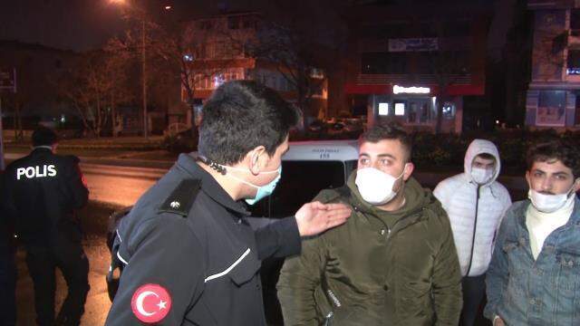 Kaza yapan alkollü gençler gazetecileri tehdit edip, polisleri kaskodan para almakla suçladı Kaza yapan alkollü gençler gazetecileri tehdit edip, polisleri kaskodan para almakla suçladı