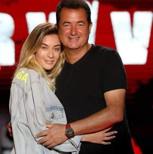 Çağla Altunkaya, kendisinden 30 yaş büyük sevgilisi Acun Ilıcalı ile yeni pozunu paylaştı