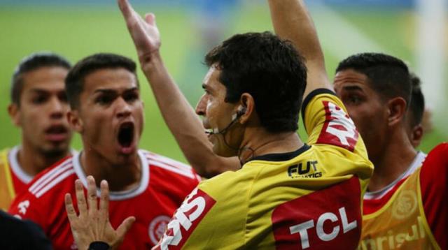 Internacional'in şampiyonluk için ihtiyacı olan tek gol, 90+6'da ofsayta takıldı ve şampiyon Flamengo oldu