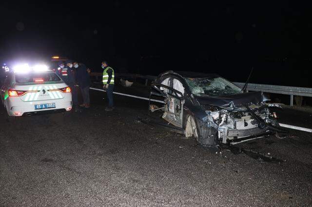 Mucize gibi! Zincirleme kazada ikiye ayrılan otomobilden yara almadan kurtuldu Mucize gibi! Zincirleme kazada ikiye ayrılan otomobilden yara almadan kurtuldu