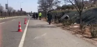 GAZİANTEP - Midibüs şarampole devrildi: 3 yaralı