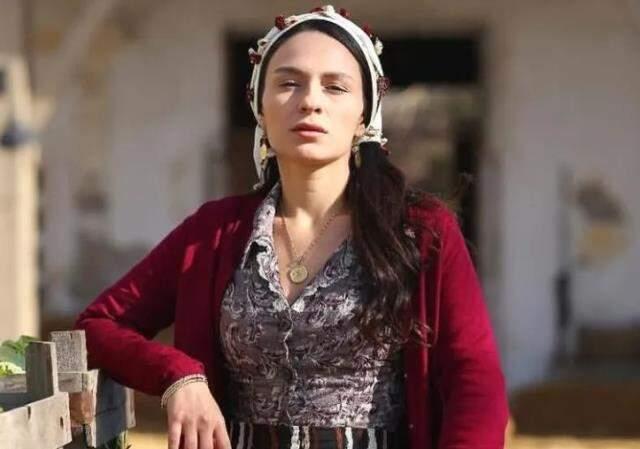 Koronavirüse yakalanan Selin Yenici, yoğun bakıma kaldırıldı