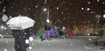 Sivas'ta kar yağışı kenti beyaza bürüdü