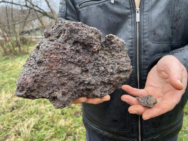 Geceyi gündüze çeviren olay sonrası meteor bulduğunu iddia eden vatandaş: 20 bin dolar edeceğini söylediler Geceyi gündüze çeviren olay sonrası meteor bulduğunu iddia eden vatandaş: 20 bin dolar edeceğini söylediler
