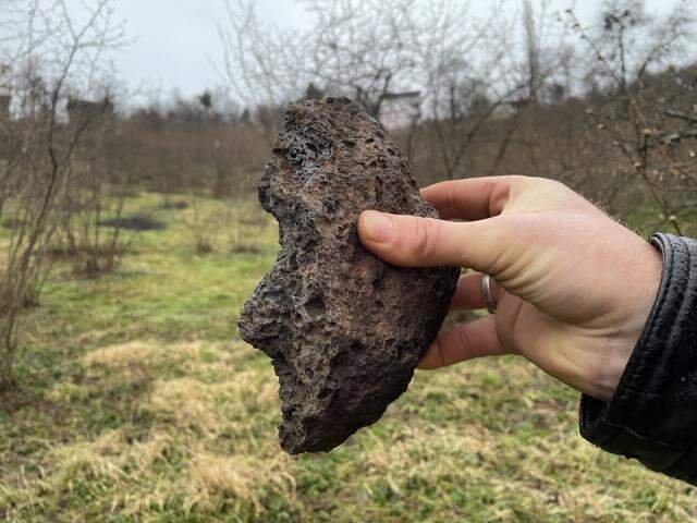 Geceyi gündüze çeviren olay sonrası meteor bulduğunu iddia eden vatandaş: 20 bin dolar edeceğini söylediler Geceyi gündüze çeviren olay sonrası meteor bulduğunu iddia eden vatandaş: 20 bin dolar edeceğini söylediler
