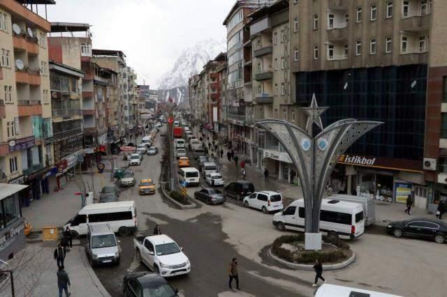 Normalleşmeye en yakın il Hakkari'de, vatandaşlar kabine toplantısından çıkacak kararı bekleniyor