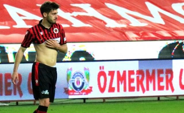 Gençlerbirliği'nin genç futbolcusu kaybedilen Gaziantep FK maçından sonra gözyaşlarına boğuldu