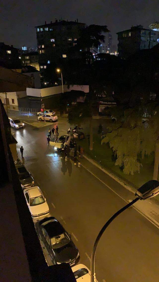 Kadıköy'de bulunan Alex de Souza'nın heykeline otomobil çarptı