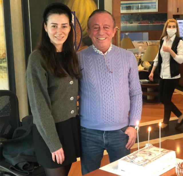 Ali Ağaoğlu'nun milyonluk doğum günü pastası topa tutuldu