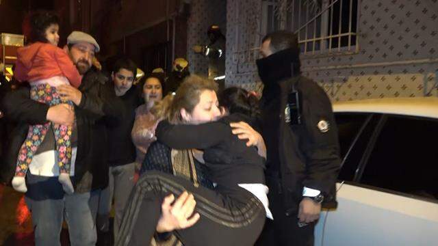 Gece vakti çıkan yangın, mahalleyi ayağa kaldırdı Gece vakti çıkan yangın, mahalleyi ayağa kaldırdı