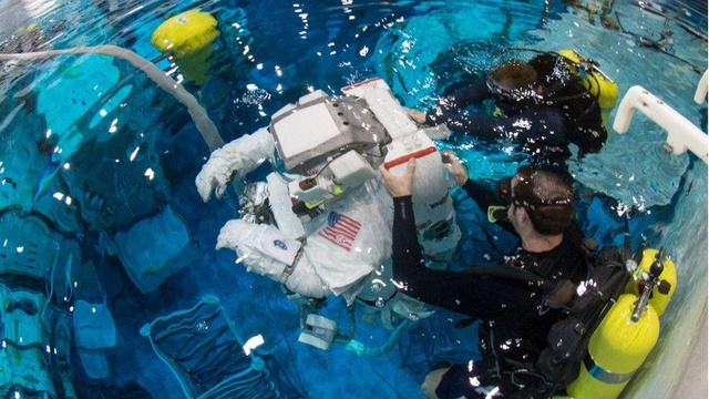 İtalya'nın ilk kadın astronotu Samantha Cristoforetti 2022'de ikinci kez uzaya gidecek