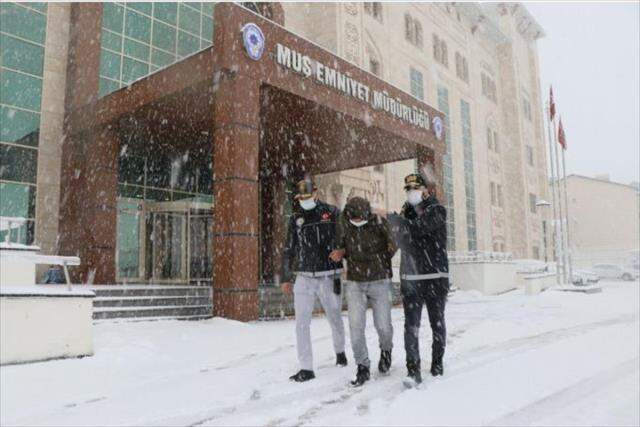 Midesinde uyuşturucuyla yakalanan yabancı uyruklu kişi tutuklandı Midesinde uyuşturucuyla yakalanan yabancı uyruklu kişi tutuklandı