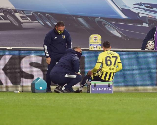 Antalyaspor maçında sakatlanan Mesut Özil'den ilk açıklama: En kısa zamanda dönmek için elimden geleni yapacağım