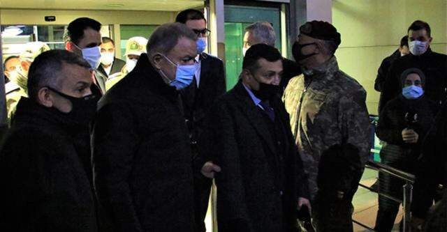 Bitlis'teki helikopter kazasında şehit olan 11 askerimizin naaşı Elazığ'a getirildi Bitlis'teki helikopter kazasında şehit olan 11 askerimizin naaşı Elazığ'a getirildi