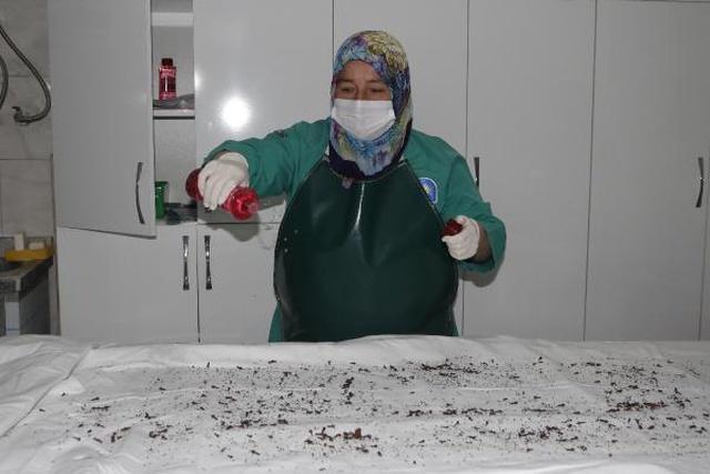 Mesleklerini duyan korkuyor! Kadın gassallar yılda 10 bine yakın cenaze yıkıyor Mesleklerini duyan korkuyor! Kadın gassallar yılda 10 bine yakın cenaze yıkıyor