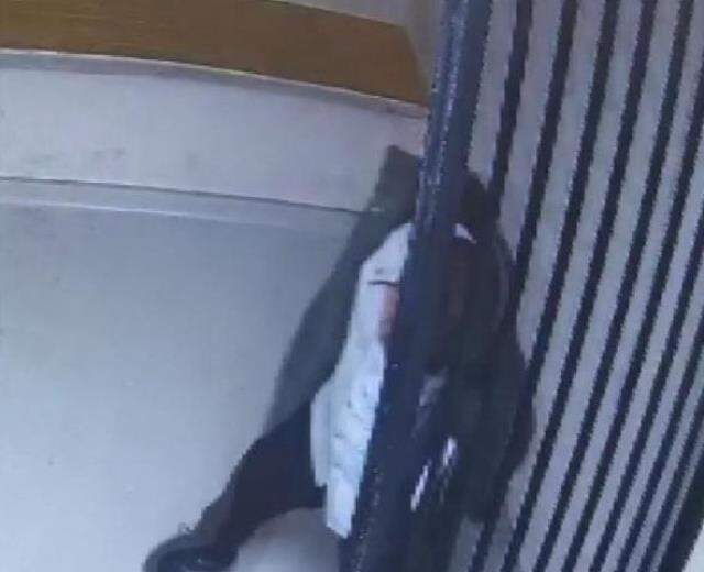 'Polis defalarca başıma vurdu' dedi, nezarethanedeki akıl almaz görüntüleri ortaya çıktı 'Polis defalarca başıma vurdu' dedi, nezarethanedeki akıl almaz görüntüleri ortaya çıktı