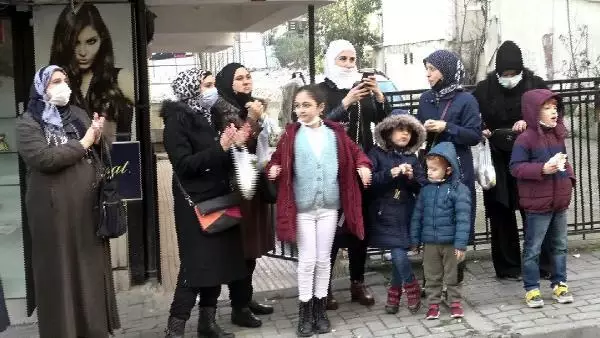 Halaylı restoran açılışına polisten engel