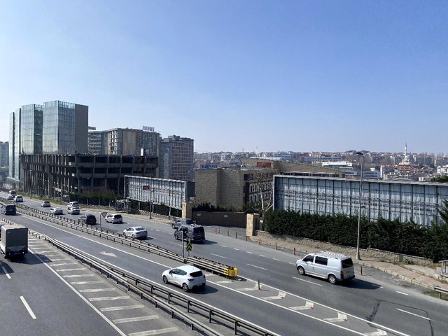 Değeri 100 milyondan fazla olan Merter'deki bina 31 yıldır tamamlanamadı