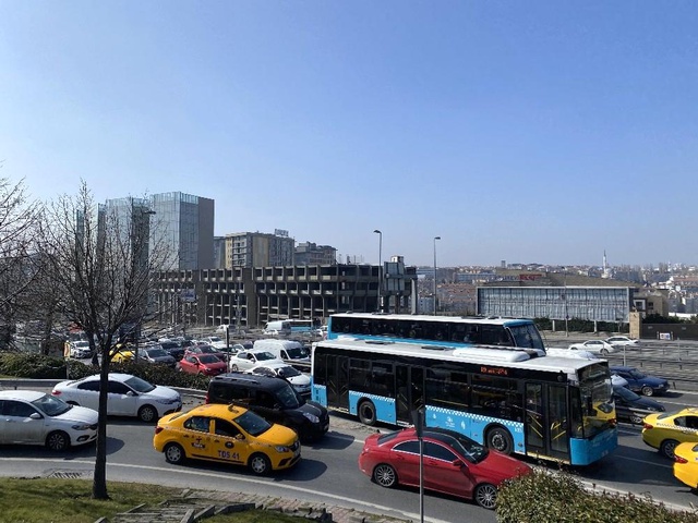 Değeri 100 milyondan fazla olan Merter'deki bina 31 yıldır tamamlanamadı