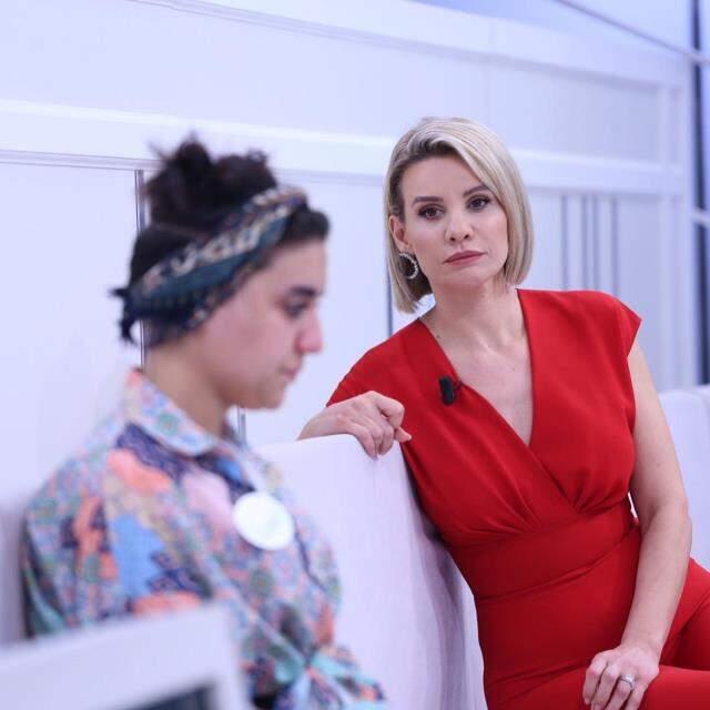 Esra Erol'un programında fuhuş çetesini çökerten Zeynep, tehdit mesajı aldı Esra Erol'un programında fuhuş çetesini çökerten Zeynep, tehdit mesajı aldı