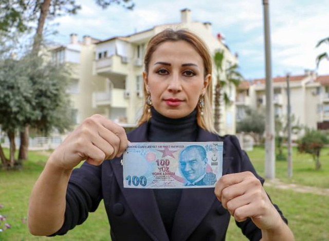 Hatalı basım 100 lirayı, kanser hastası çocukların tedavisi için satmak istiyor