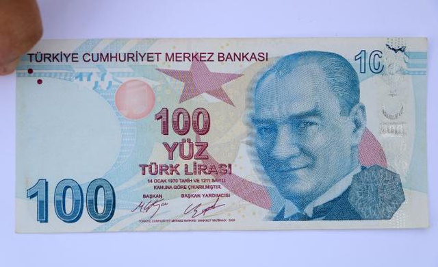 Hatalı basım 100 lirayı, kanser hastası çocukların tedavisi için satmak istiyor