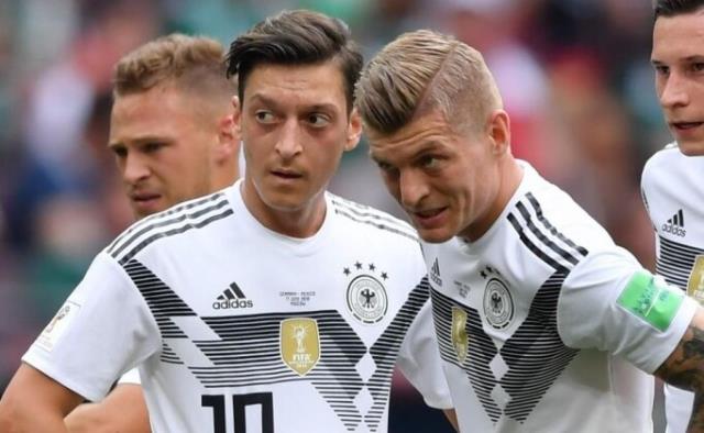 Kroos, Mesut Özil'in Alman Milli Takımı'nı bırakma sürecini eleştirdiği için ağır hakaretler aldığını söyledi