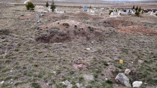 Evli ve üç çocuk babası şahıs mezarlıkta ölü bulundu