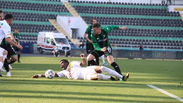 Yukatel Denizlispor sahasında Yeni Malatyaspor'u 3-2 yendi