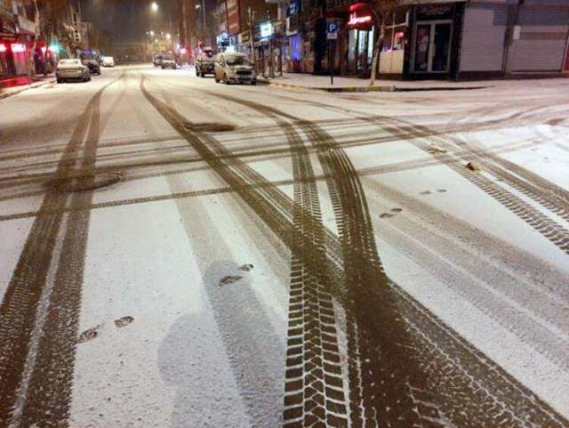 Ardahan'da yeniden kar yağışı başladı