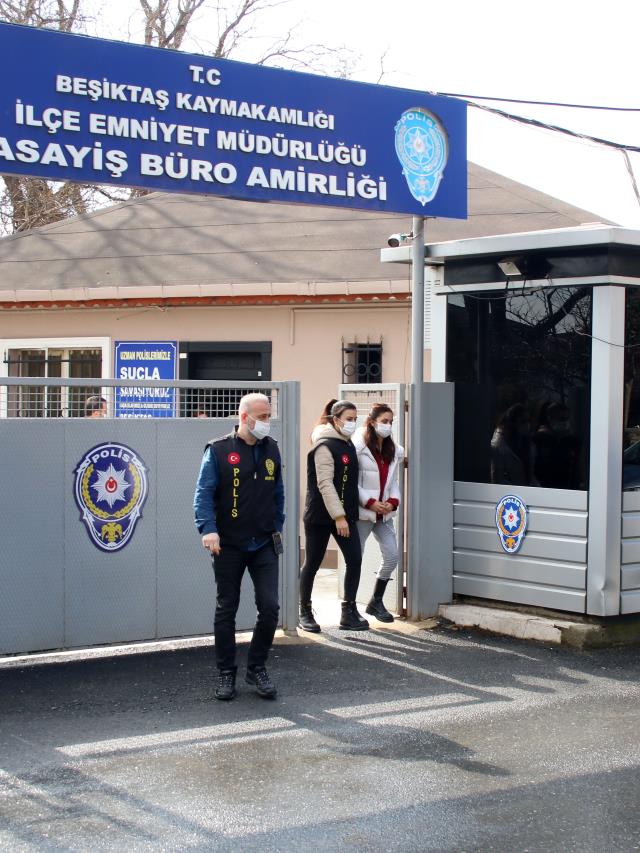 Arabasında uyuşturucu madde bulunan oyuncu Ayşegül Çınar, adliyeye götürüldü