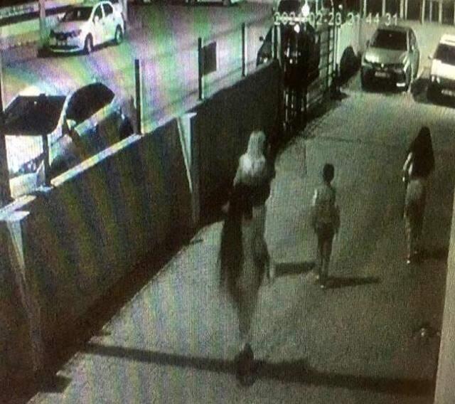 Fuhuş yapmak istemeyen kadının saçını kesip bıçakladılar Fuhuş yapmak istemeyen kadının saçını kesip bıçakladılar