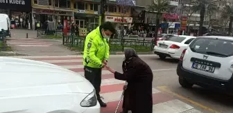 Kadınlar Günü'nde trafik, 83 yaşındaki Firdevs teyze için durdu