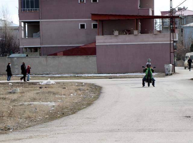 Tek tekerlekli motosiklet yaptı, gören hayran kaldı Tek tekerlekli motosiklet yaptı, gören hayran kaldı